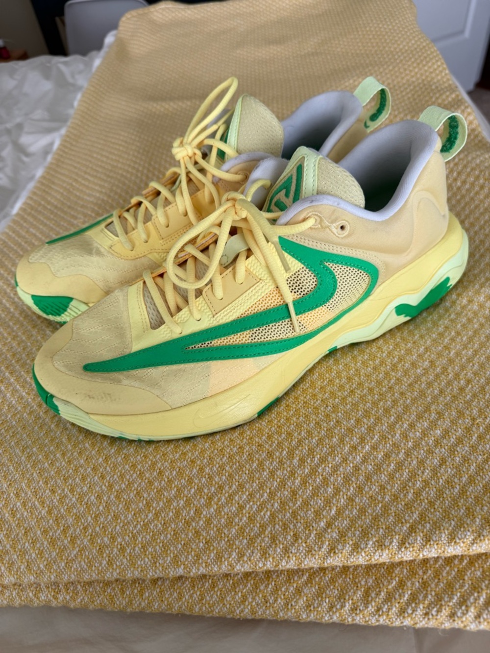 Nike Giannis Basketball Shoes – Men’s Size 12